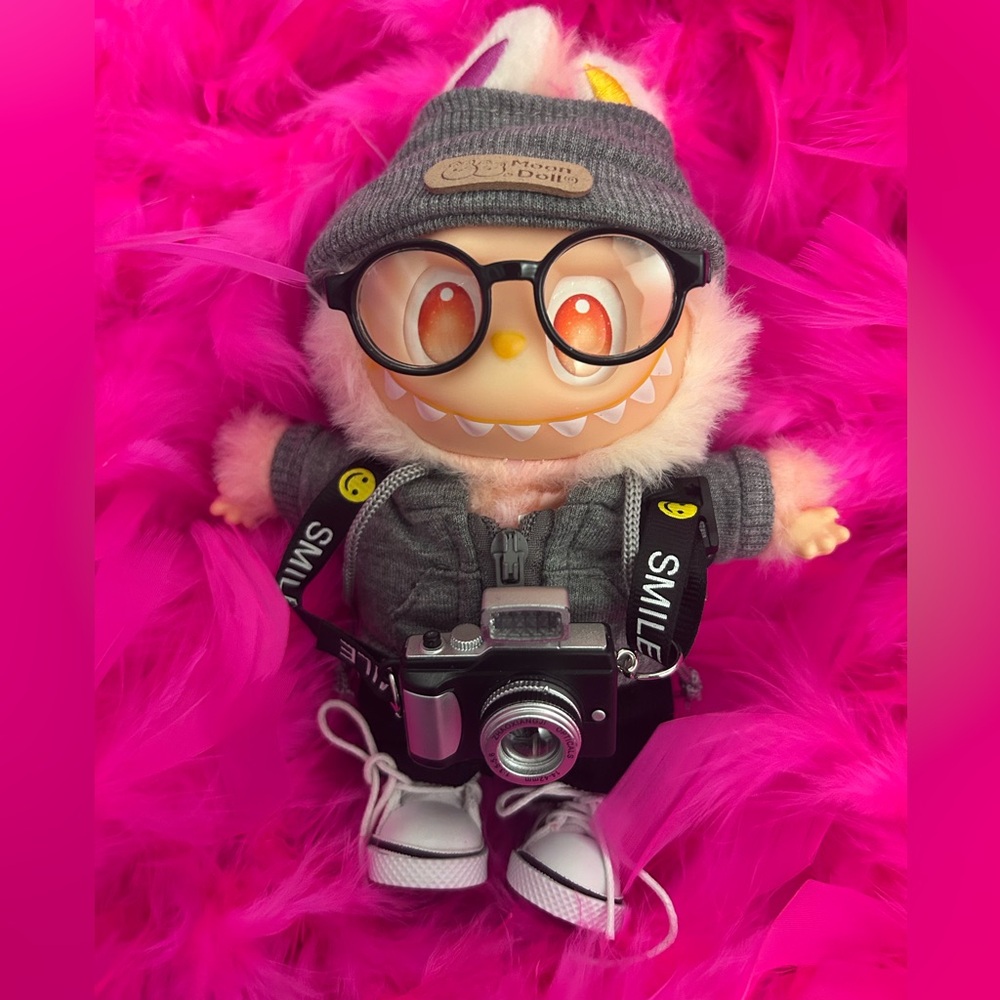 Brand new LABUBU PHOTOGRAPHY OUTFIT with Glasses and Camera